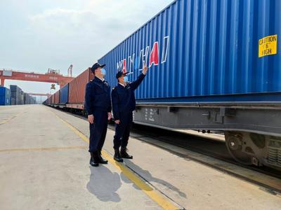 贛深兩地海關聯(lián)手保障贛深組合港啟動