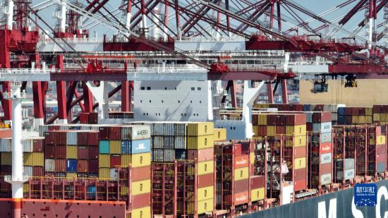 山東青島港:小長假迎來進(jìn)出口裝卸高峰